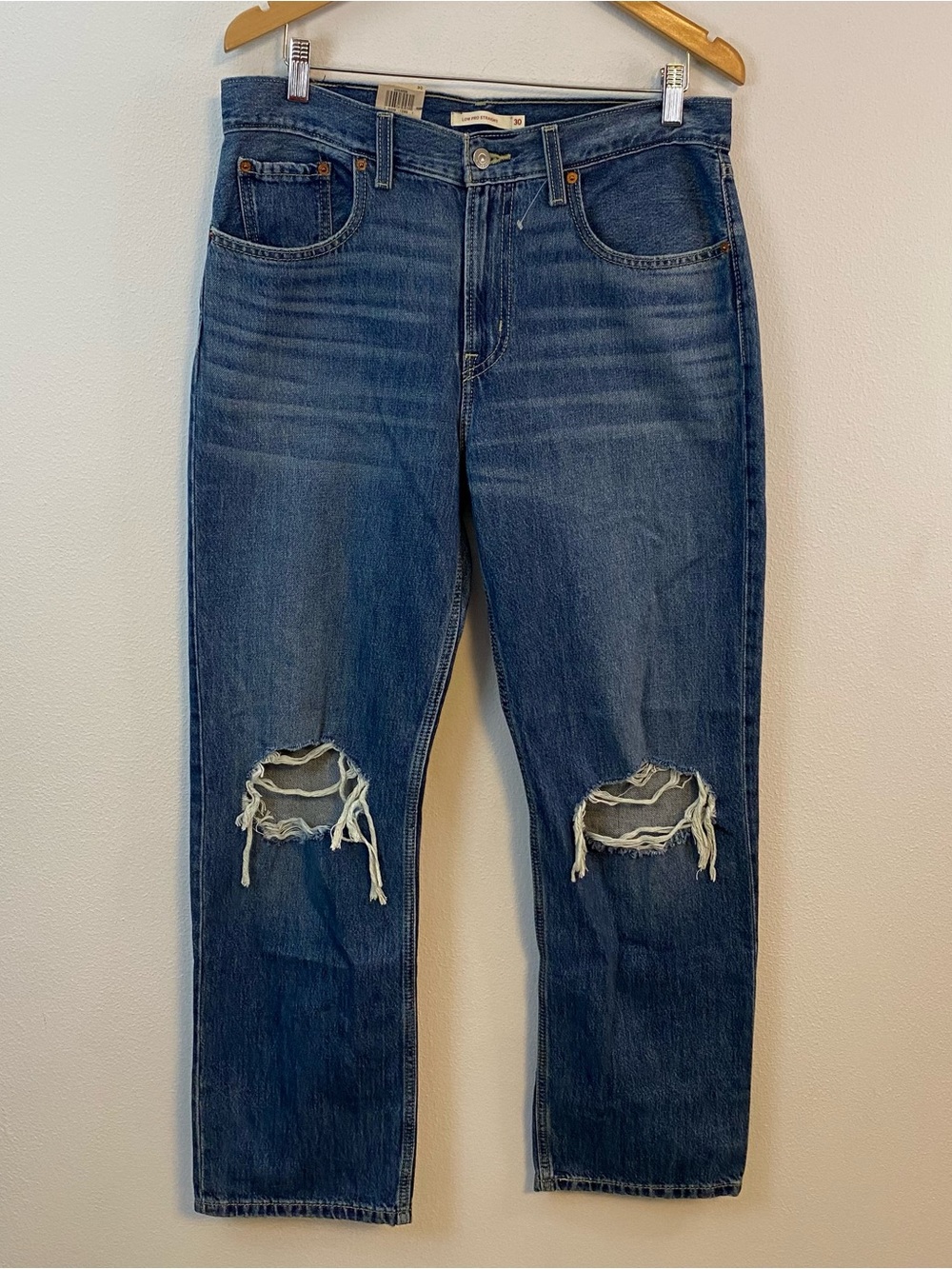Levi’s Low Pro Straight Distressed Blue‎ Jeans NWT Womens 30